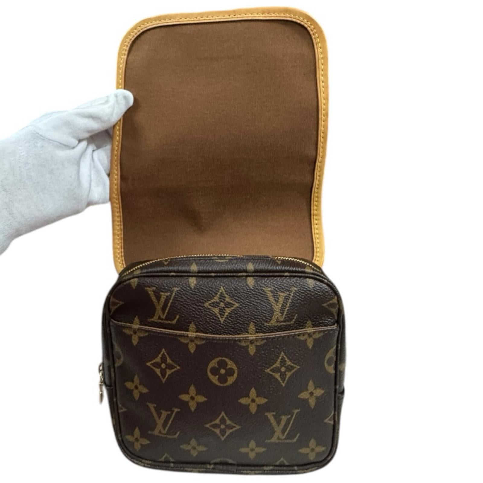 LOUIS VUITTON ルイヴィトン バムバックボスフォール モノグラム