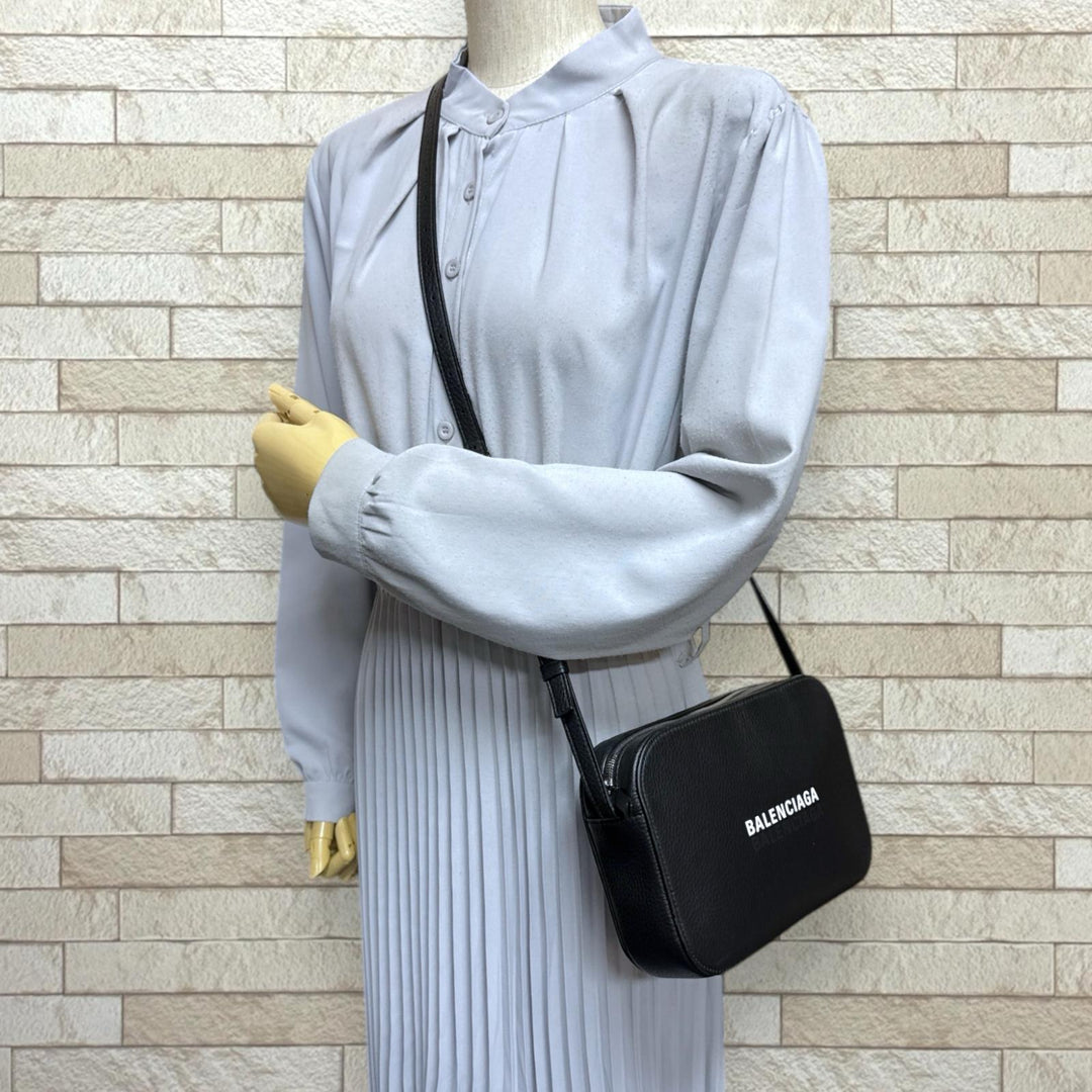 BALENCIAGA バレンシアガ ショルダーバッグ レザー ブラック 