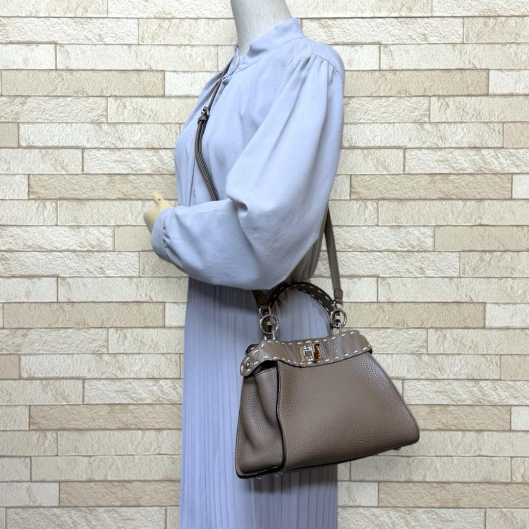 しょうた　新品　FENDI セレリア ピーカブー ミニ アスファルトグレー FENDI フェンディ ピーカブーミニ セレリア ショルダーバッグ レザー