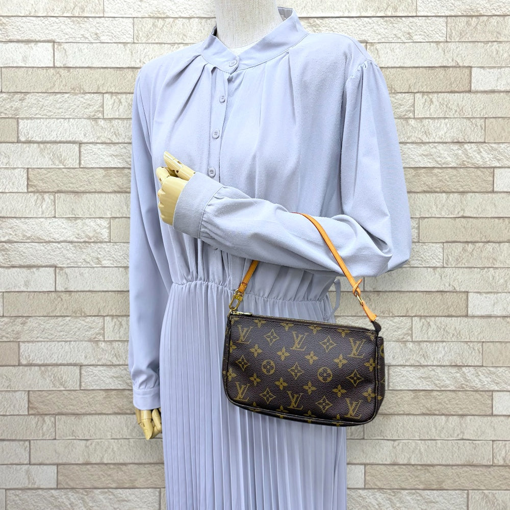 LOUIS VUITTON ルイヴィトン ポシェットアクセソワール モノグラム