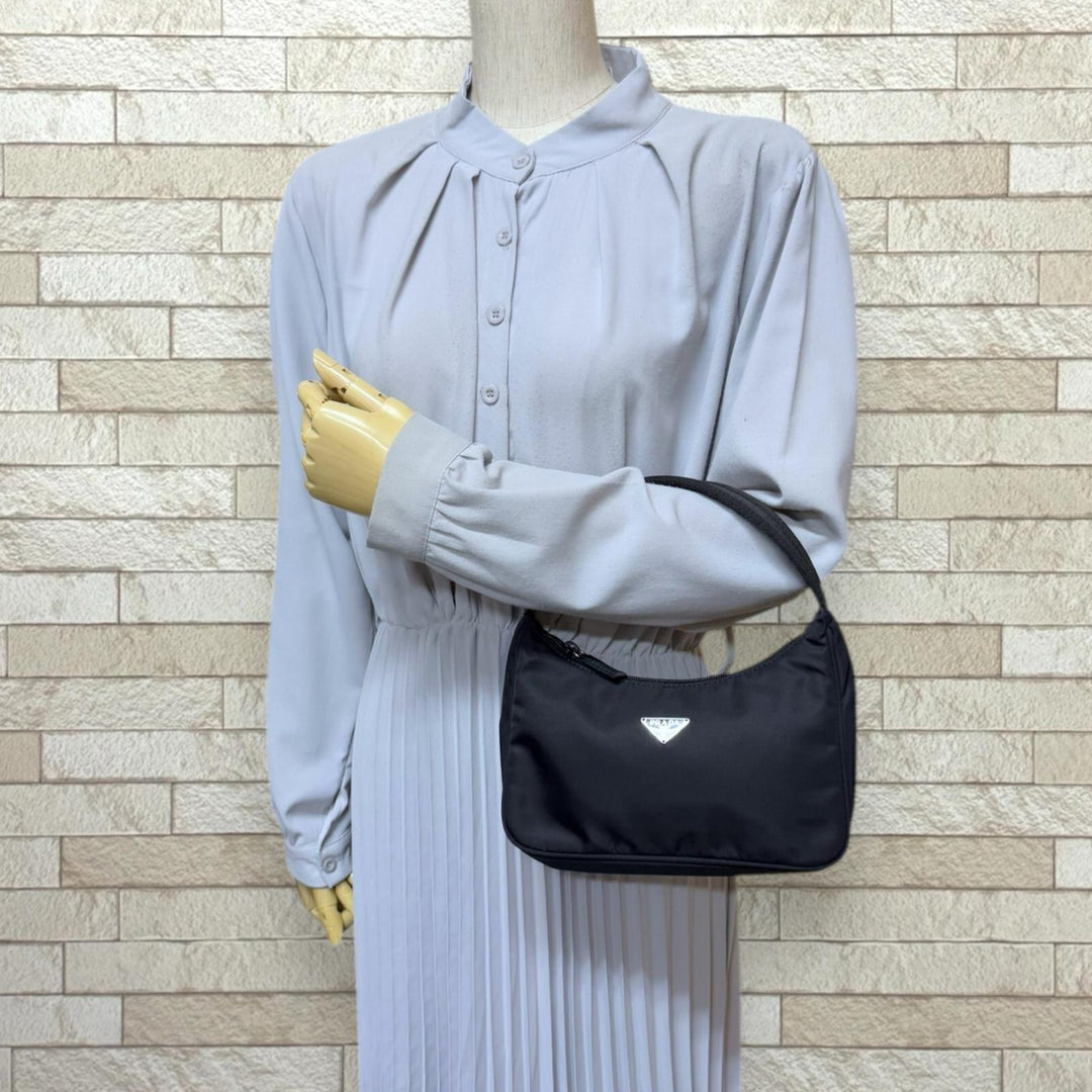 L*す様 PRADA　プラダ　女性　ロック調　美品 L*す様 PRADA プラダ 女性 ロック調 美品 C99284027新 デ