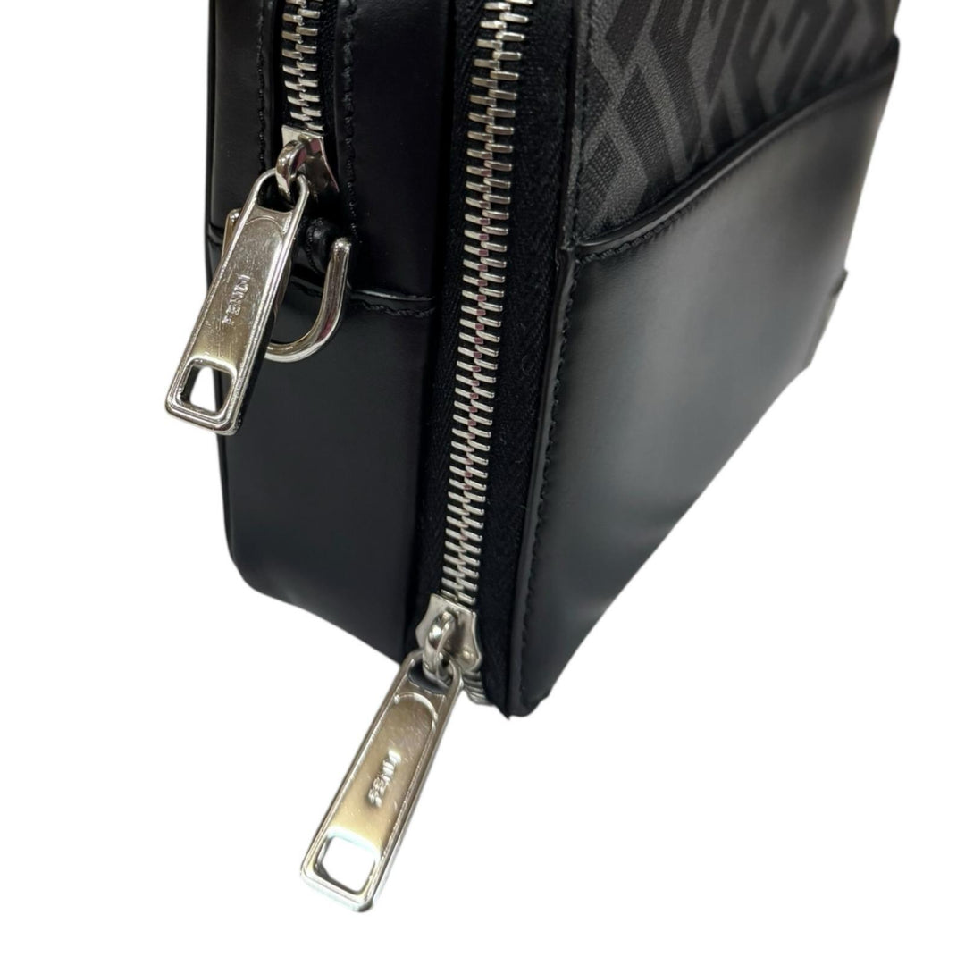 Fendi FFロゴ スクエアポーチ　レア FENDI フェンディ バッグ ショルダーバッグ SQUARED FF CAMERA