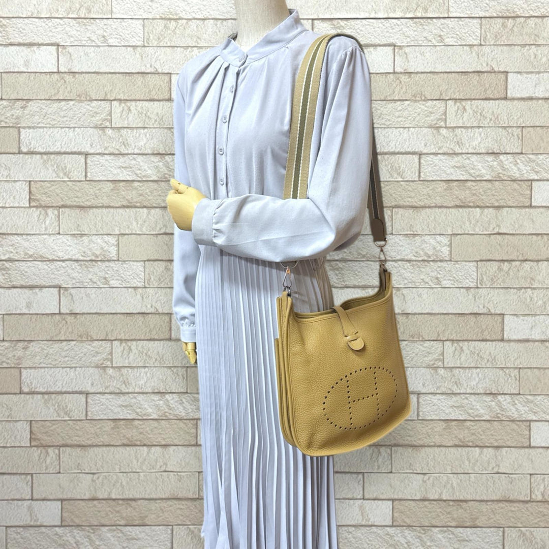 エルメス エヴリンII PM トリヨン ショルダーバッグ トリヨン ベージュ レディース HERMES  中古 HERMES エルメス エヴリンII PM トリヨン ショルダーバッグ トリヨン