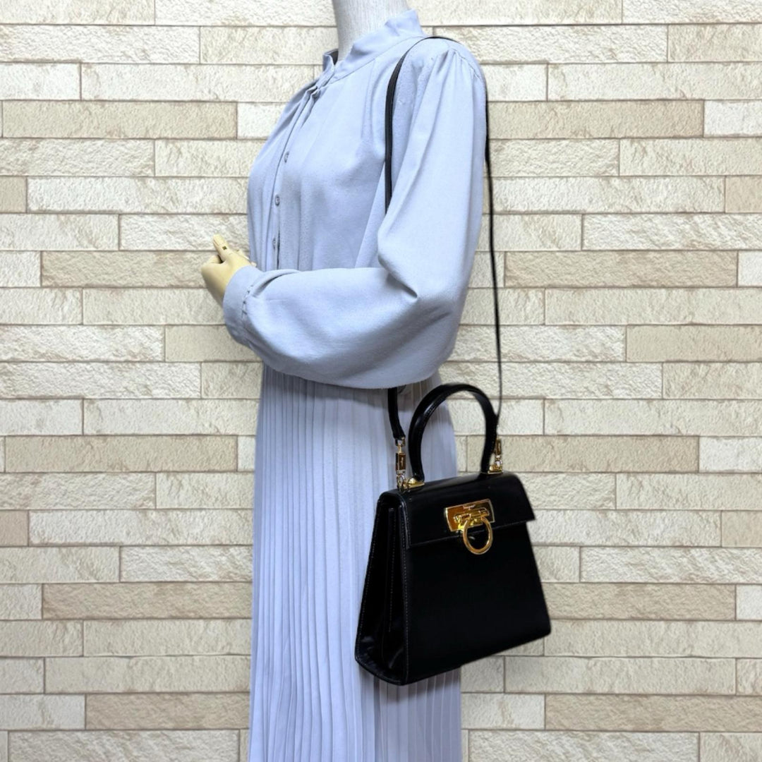 Salvatore Ferragamo サルヴァトーレフェラガモ ガンチーニ ショルダー