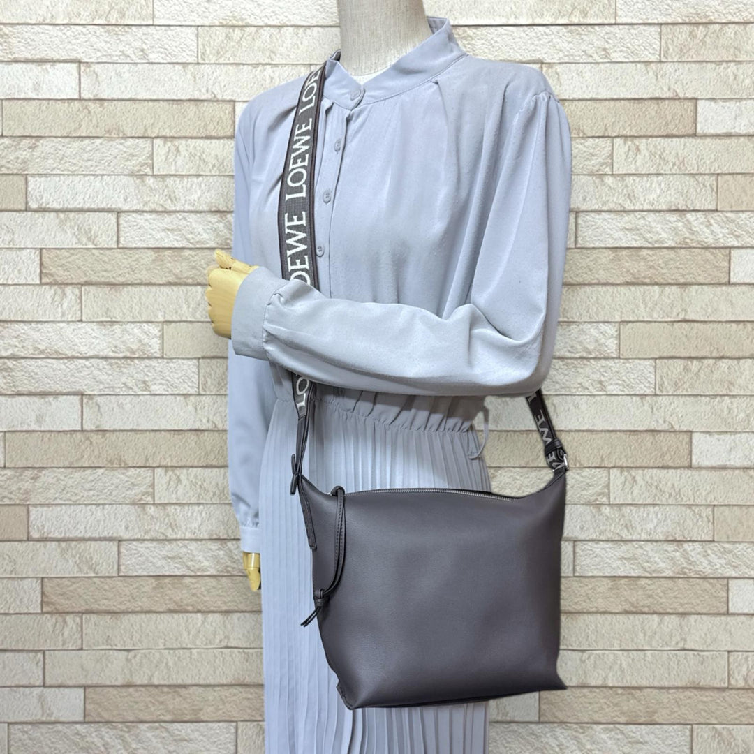 LOEWE メンズ レザーショルダーバッグ LOEWE】ロエベ『レザー ショルダーバッグ』メンズ 1週間保証【中古