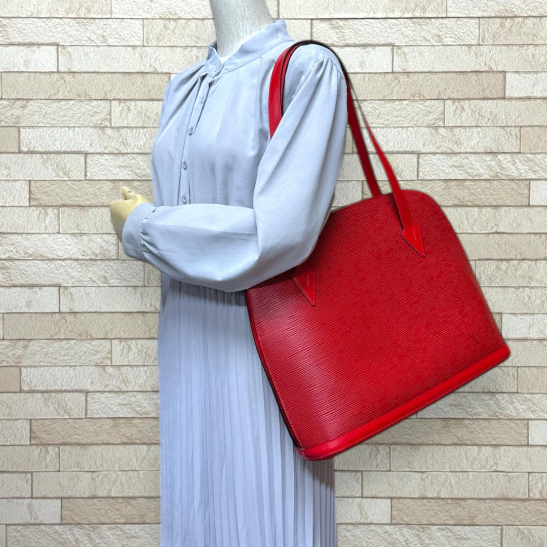 LOUIS VUITTON ルイヴィトン リュサック エピ ショルダーバッグ