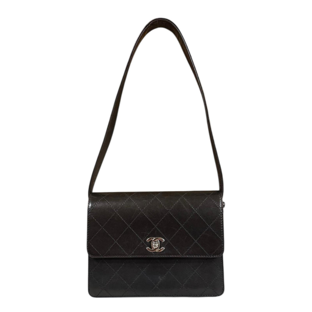 【本日中発送】 chanel ブラックレザーショルダーバッグ ✨即日発送CHANEL ブラックレザーショルダーバッグ