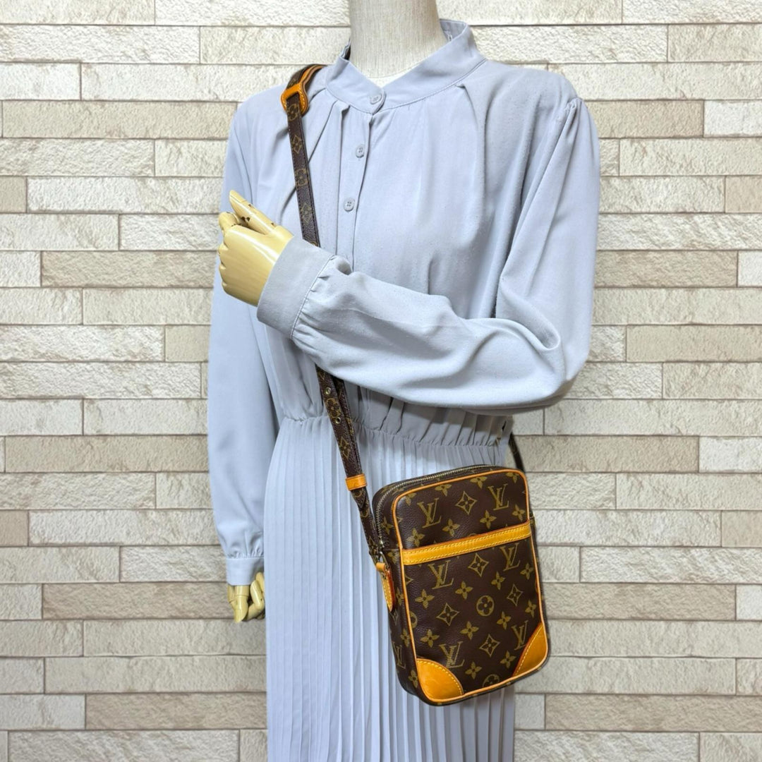 LOUIS VUITTON ルイヴィトン ダヌーブ モノグラム ショルダーバッグ