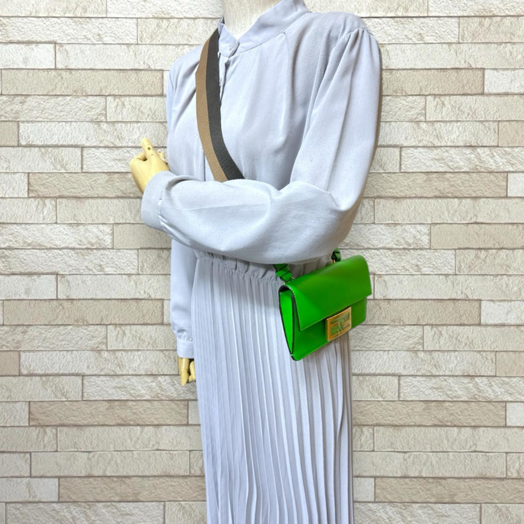 FENDI フェンディ フラット バゲット ショルダーバッグ レザー
