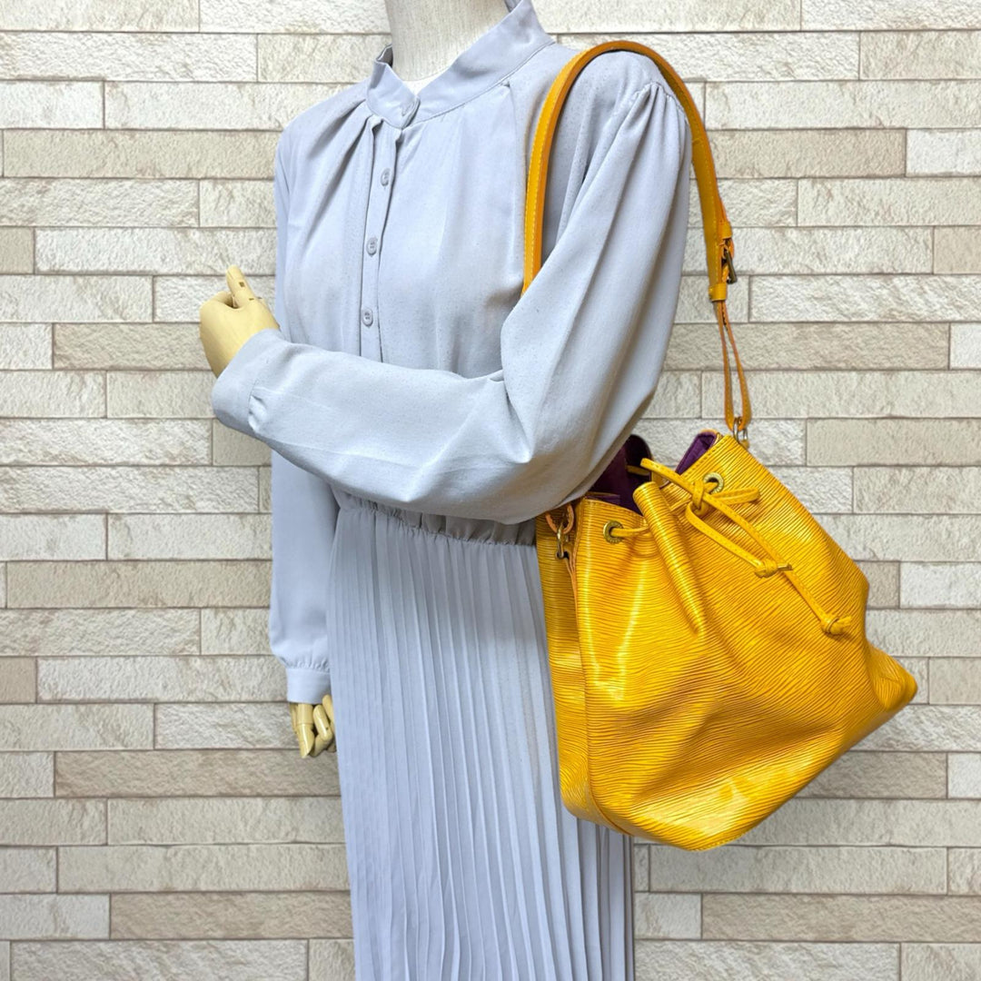 LOUIS VUITTON ルイヴィトン プチノエ エピ ショルダーバッグ