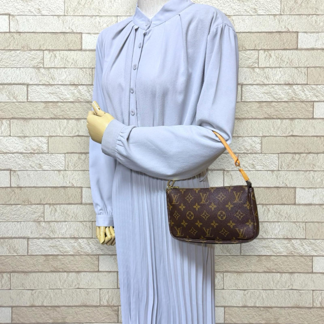 LOUIS VUITTON ルイヴィトン ポシェットアクセソワール モノグラム