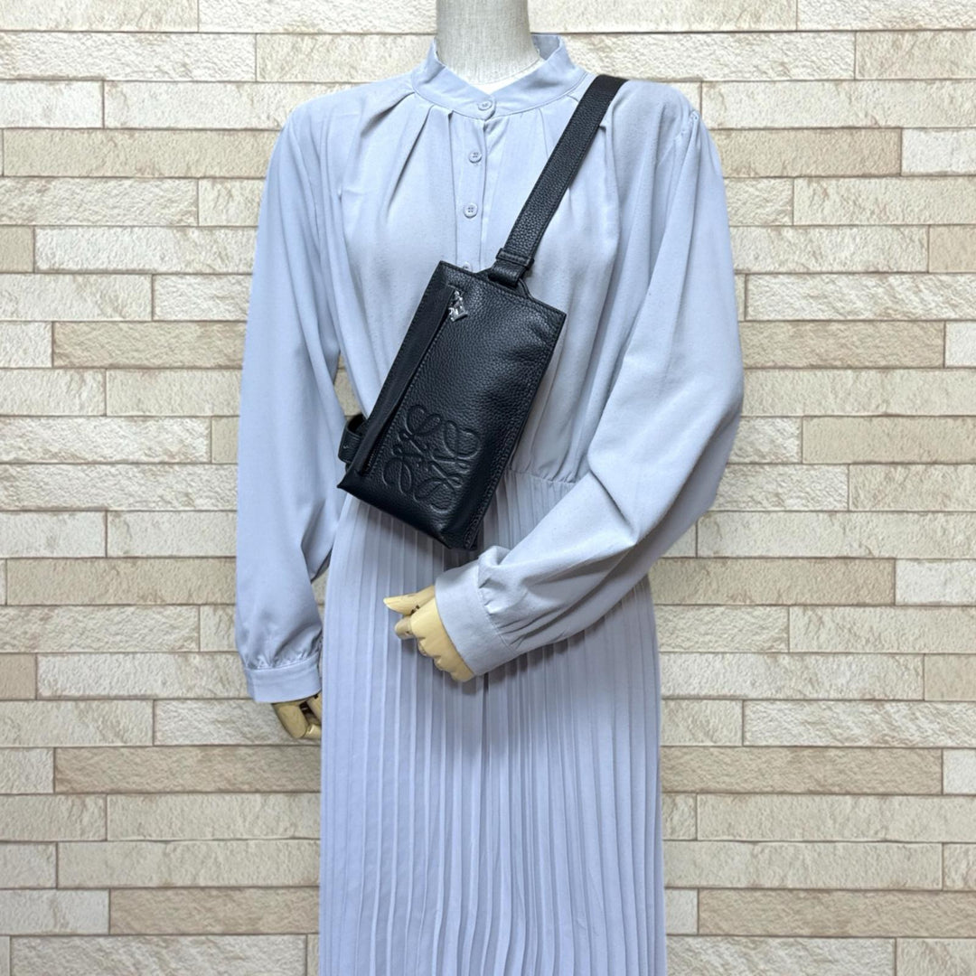 新品未使用　ロエベ　LOEWE　斜めがけバッグ バーティカルTポケット　ブラック LOEWE（ロエベ） ボディバッグ VERTICAL T-POCKET バーティカル T