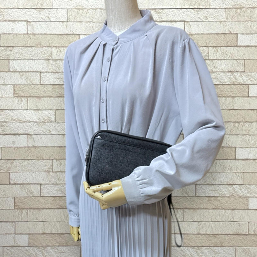 【美品】ヴィトン　タイガ LOUIS VUITTON ルイヴィトン カルガ タイガ セカンドバッグ タイガ