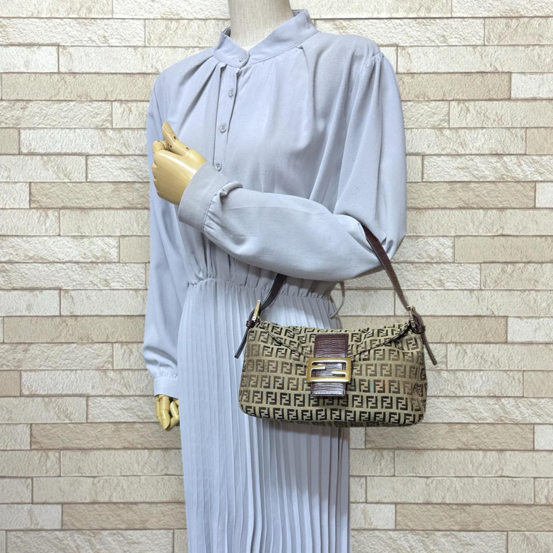 美品　フェンディ　マンマバケット　ズッキーノ　ハンドバッグ FENDI フェンディ マンマバケット ズッキーノ ハンドバッグ キャンバス