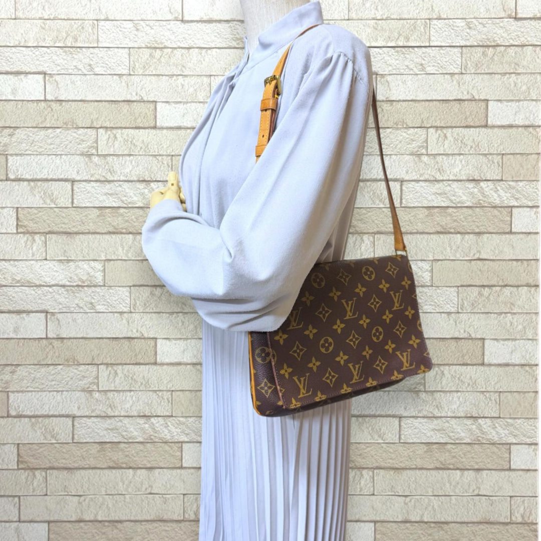 LOUIS VUITTON ルイヴィトン ミュゼットタンゴ ショート モノグラム