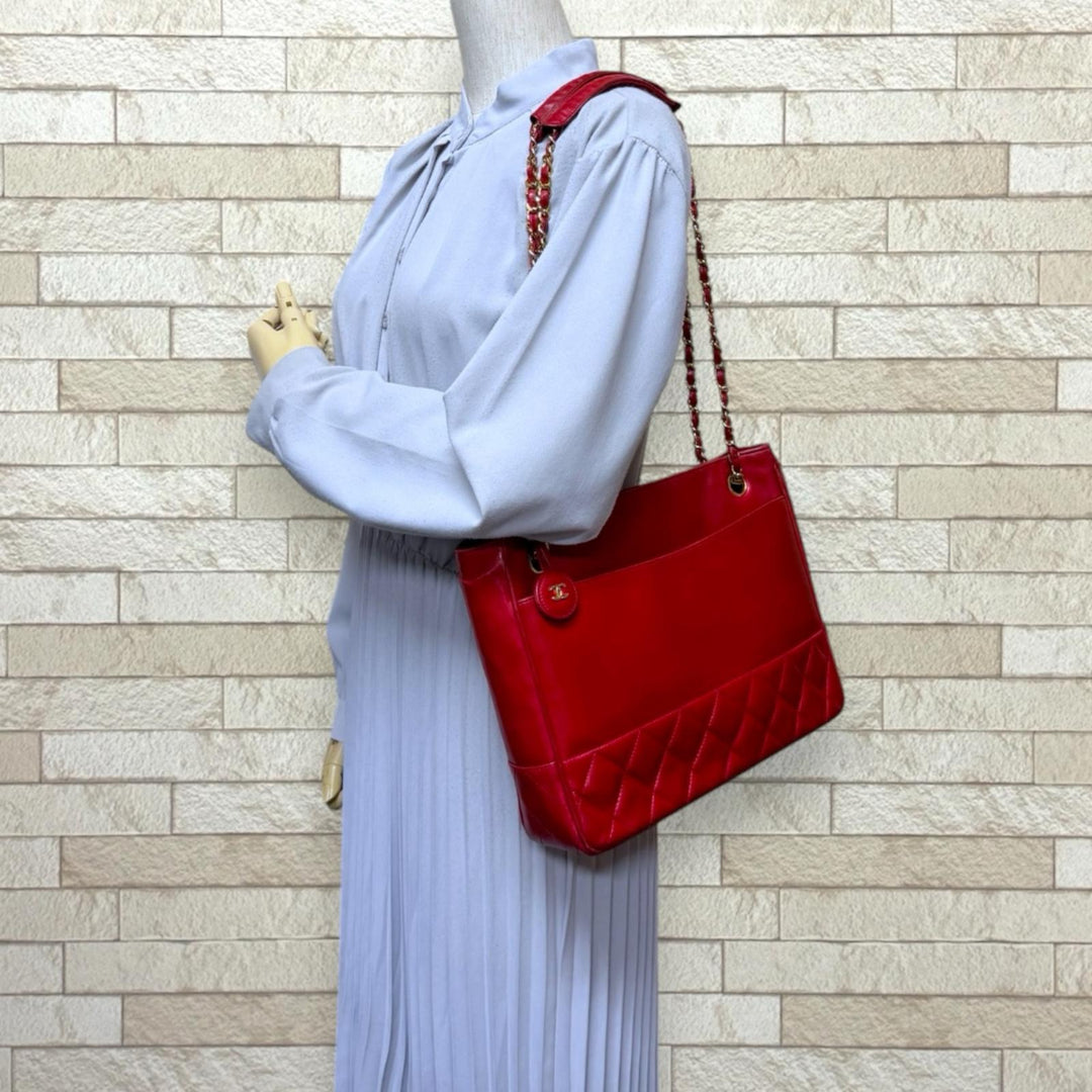 CHANEL シャネル マトラッセ ショルダーバッグ レザー レッド