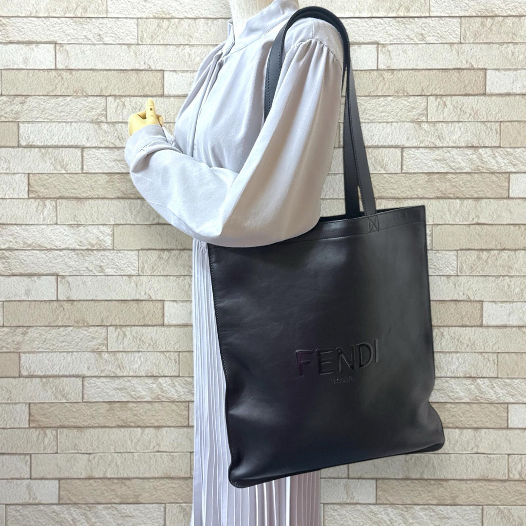 FENDI フェンディ フラット ショッピングバッグ トートバッグ レザー