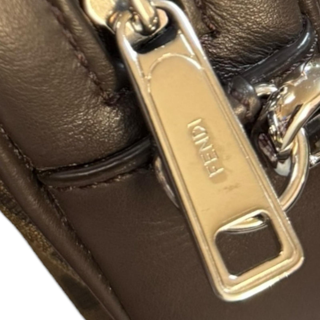 FENDI フェンディ カメラケース ミディアム ズッカ ショルダーバッグ