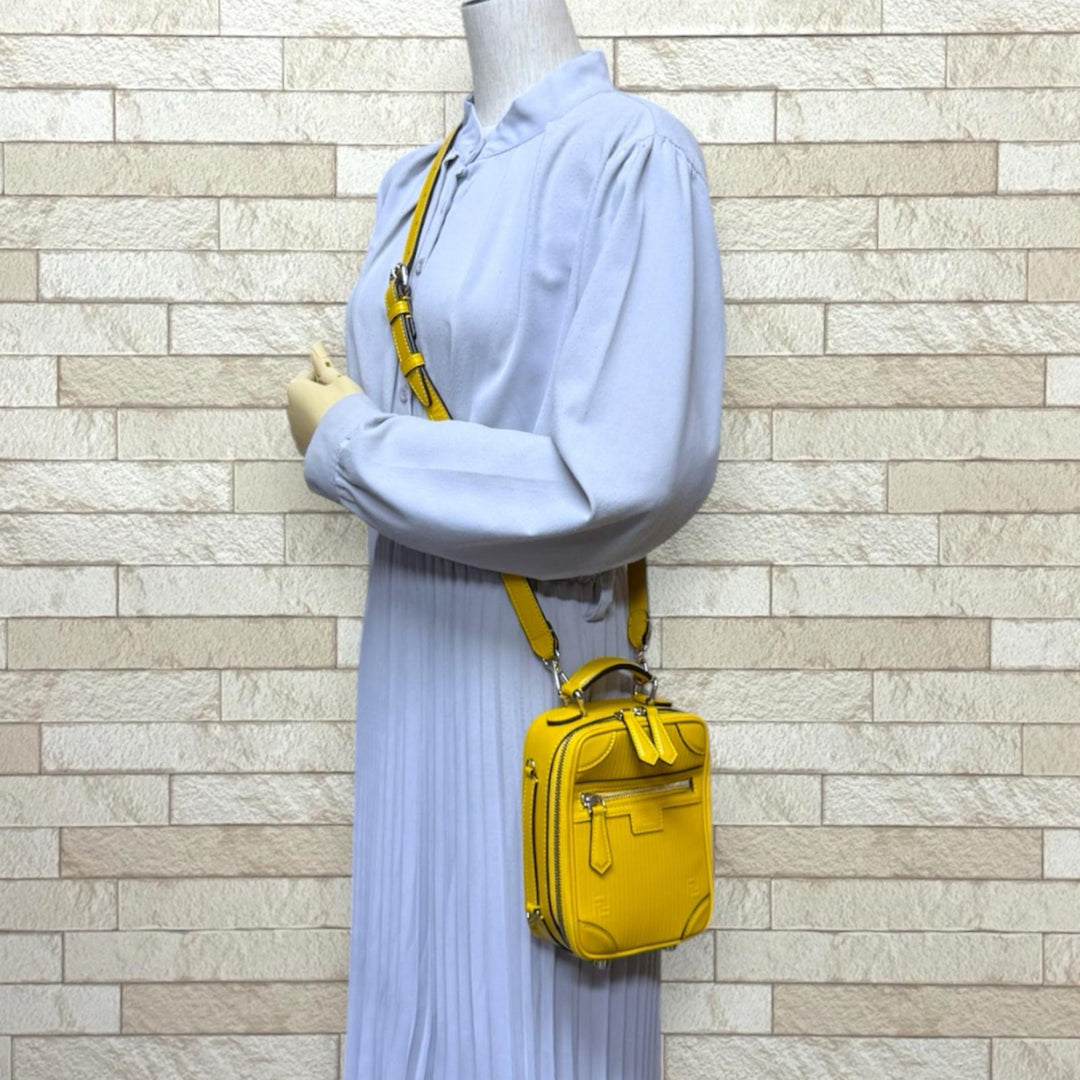 【新品・タグ付き】BRIEFING レディース メッシュベルト イエロー 黄色 FENDI フェンディ トラベルミニバッグ ショルダーバッグ レザー