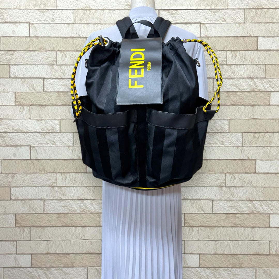 FENDI フェンディ ペカン リュック・デイパック ナイロン メンズ 中古
