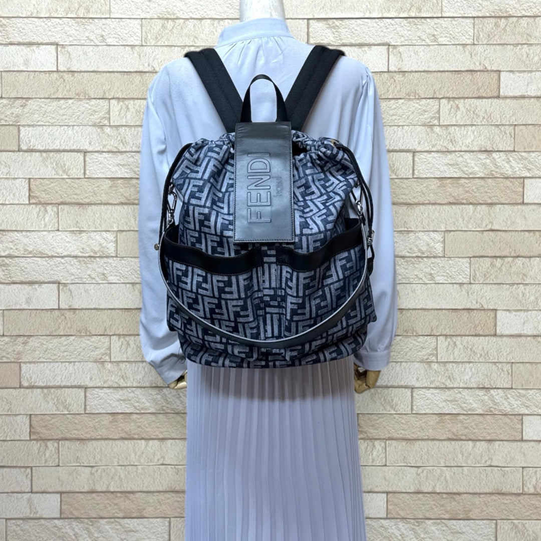 FENDI フェンディ FFジャガードストライクミディアム リュック
