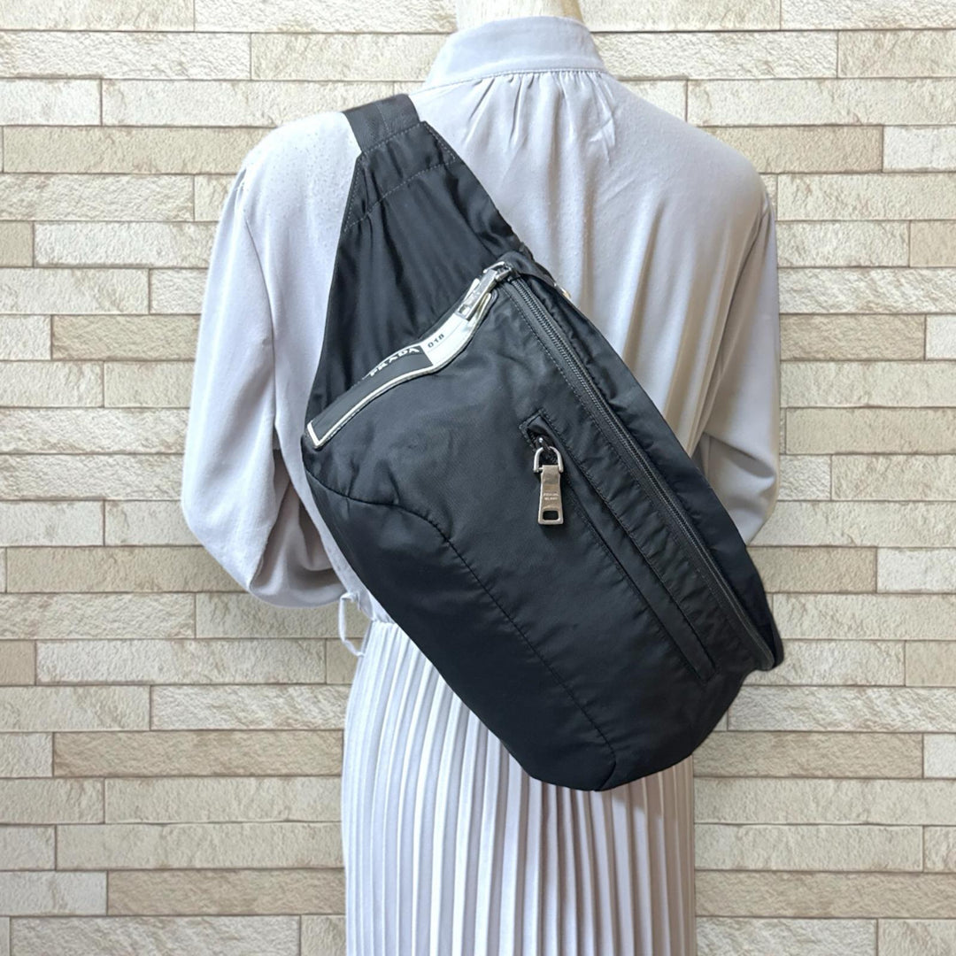 PRADA プラダ ボディバッグ ナイロン ブラック メンズ 中古 – 【公式