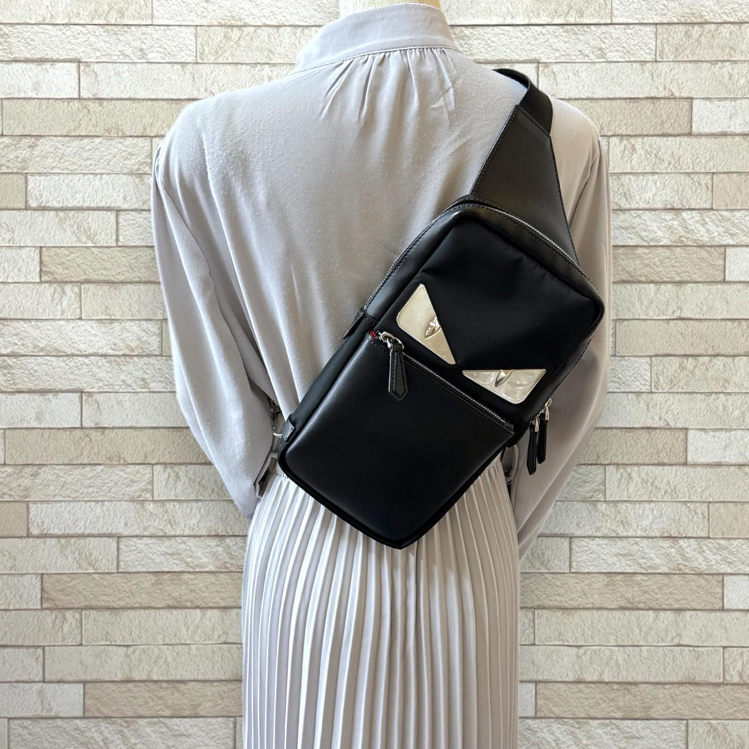 FENDI フェンディ バッグバグズ ボディバッグ レザー ブラック メンズ
