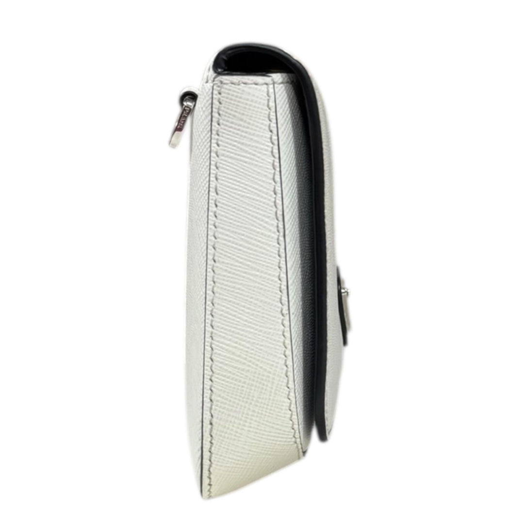プラダ サフィアーノ ショルダーバッグ レザー 2VD061 ホワイト ユニセックス PRADA  中古 PRADA プラダ サフィアーノ ショルダーバッグ レザー ホワイト ユニ