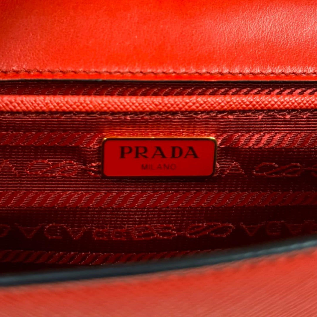 PRADA プラダ サフィアーノ ショルダーバッグ レザー レッド