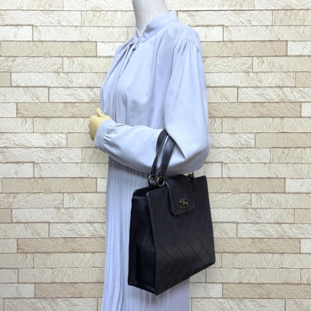 CHANEL シャネル マトラッセ ココマーク ハンドバッグ レザー ブラック