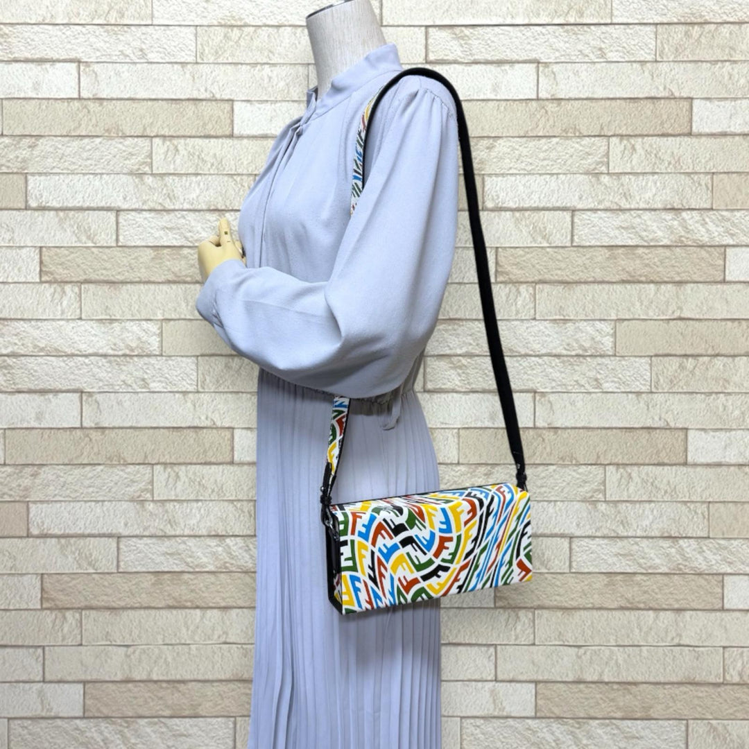 FENDI フェンディ ヴァーティゴ ボックスショルダーバッグ ズッカ
