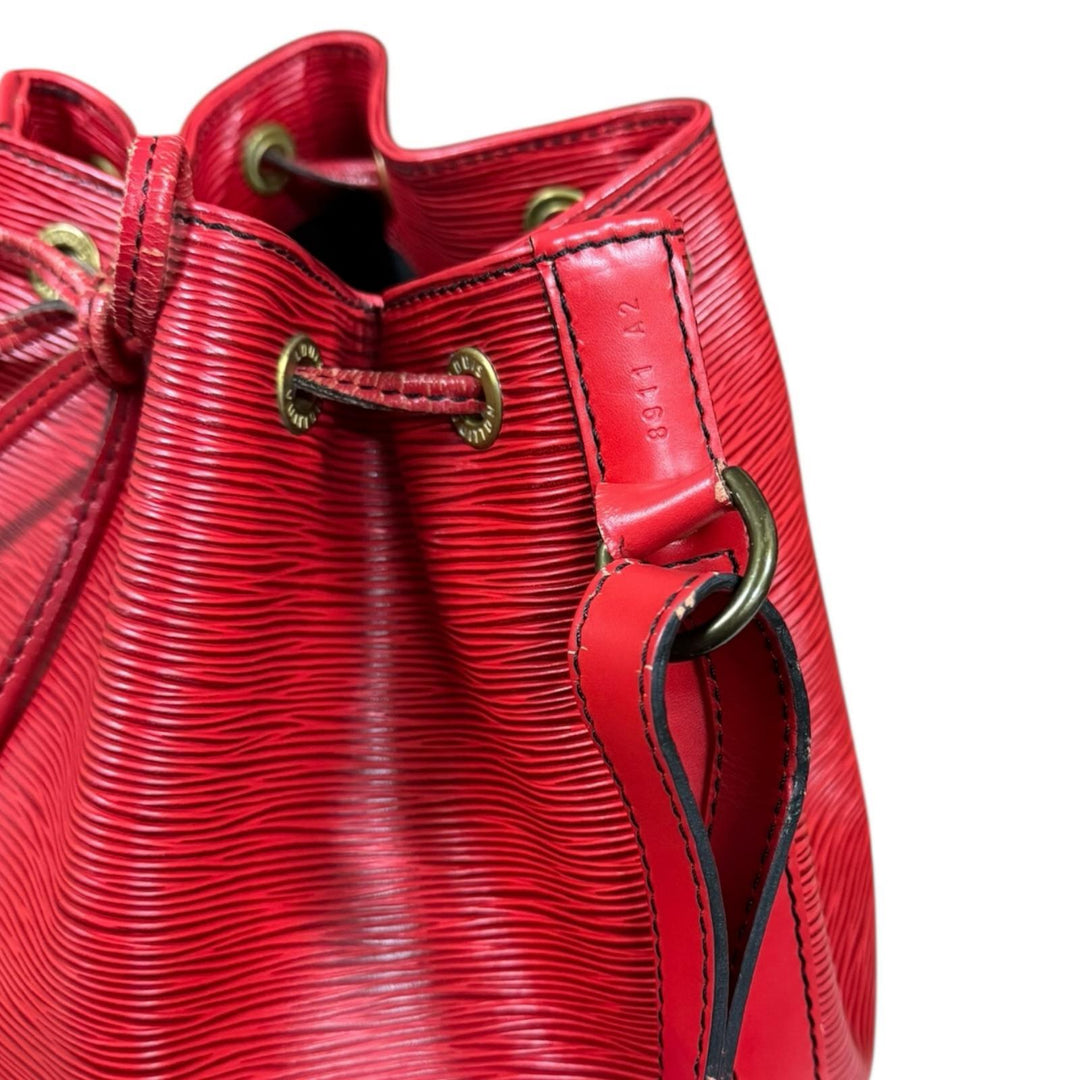 LOUIS VUITTON ルイヴィトン ノエ エピ ショルダーバッグ エピレザー