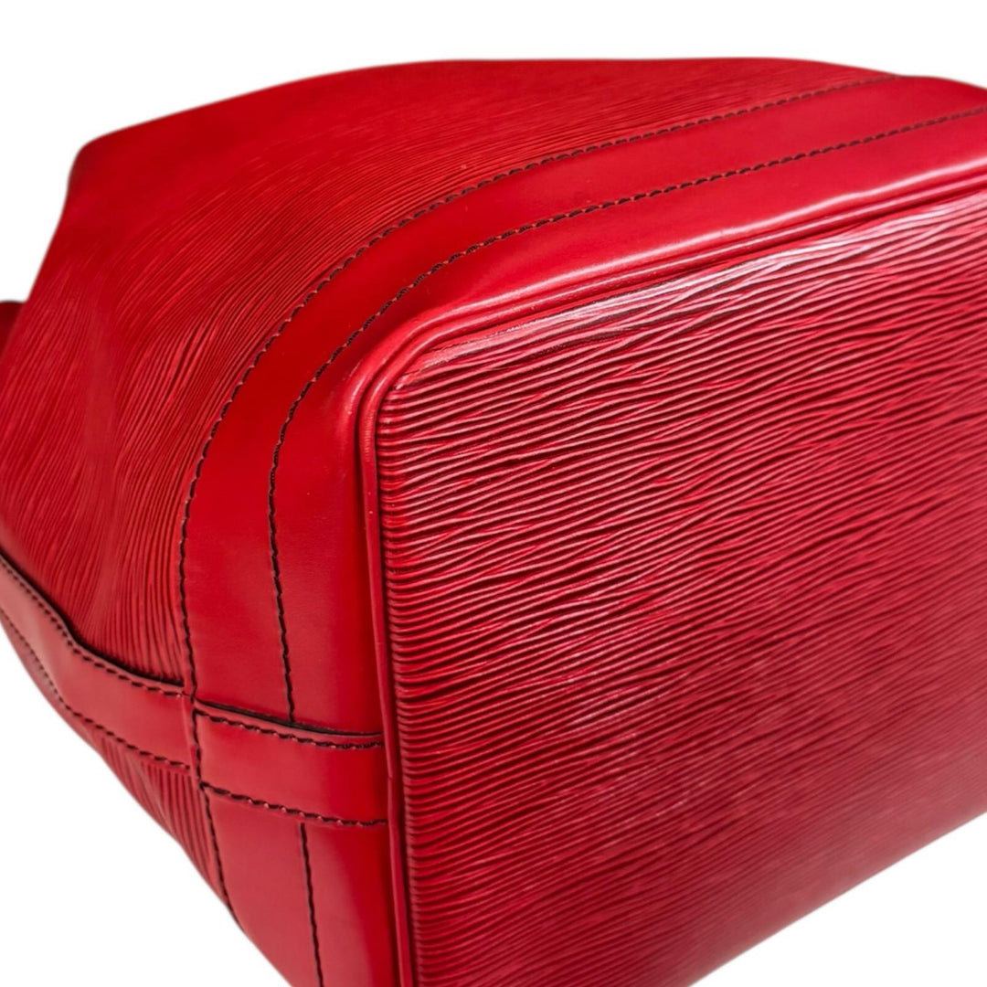 Louis Vuitton エピレザー ショルダーバッグ レッド LOUIS VUITTON（ルイ・ヴィトン） ルイ ヴィトン ショルダーバッグ