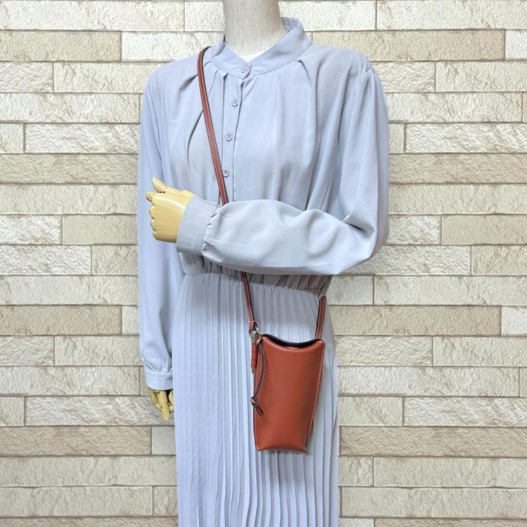 LOEWE ロエベ ゲートポケット アナグラム ショルダーバッグ レザー