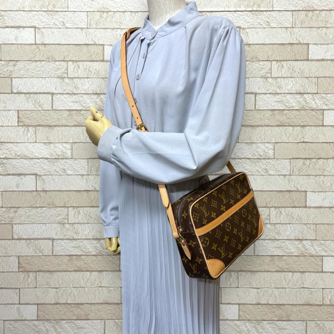 LOUIS VUITTON ルイヴィトン トロカデロ27 モノグラム ショルダー