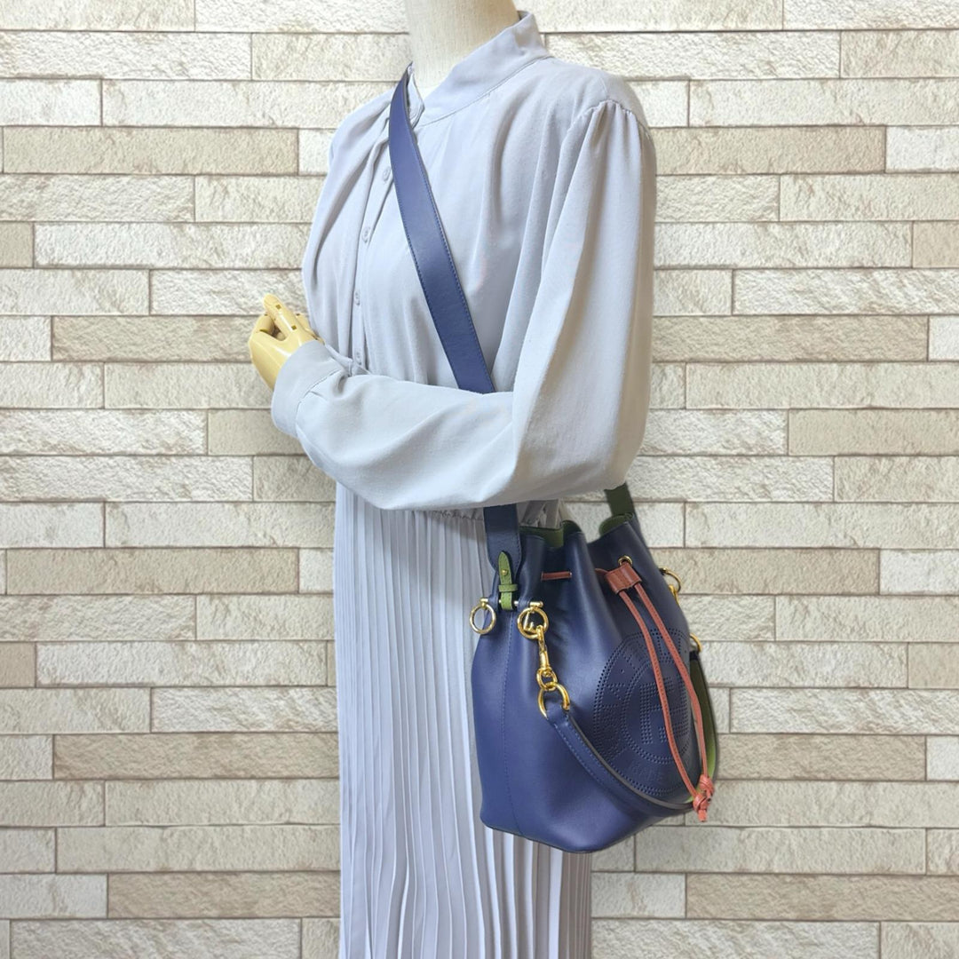 FENDI フェンディ モントレゾール ショルダーバッグ レザー ネイビー