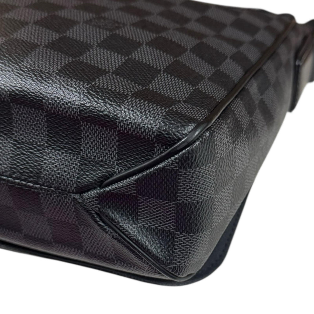LOUIS VUITTON ルイヴィトン ディストリクトMM ダミエグラフィット