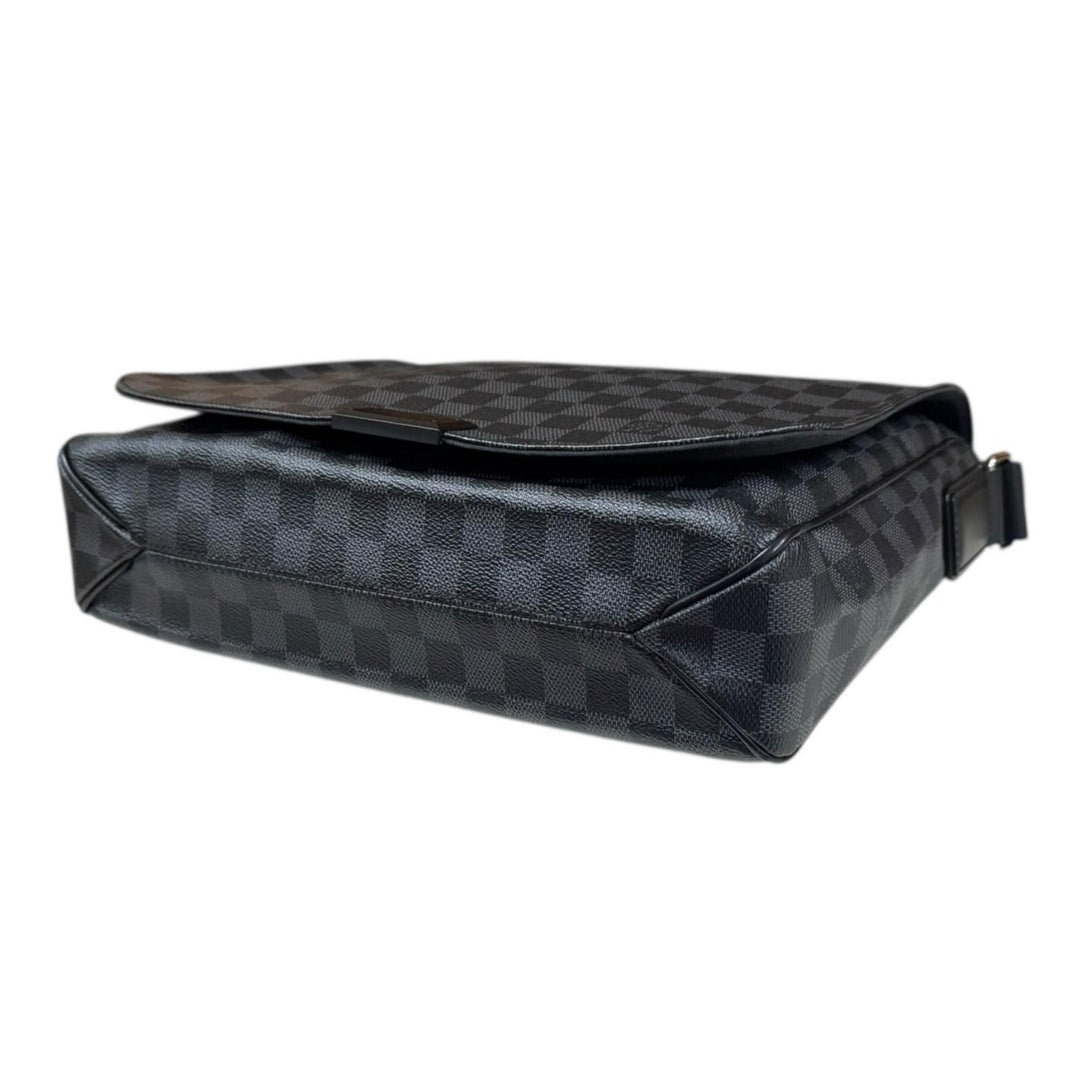 LOUIS VUITTON ルイヴィトン ディストリクトMM ダミエグラフィット