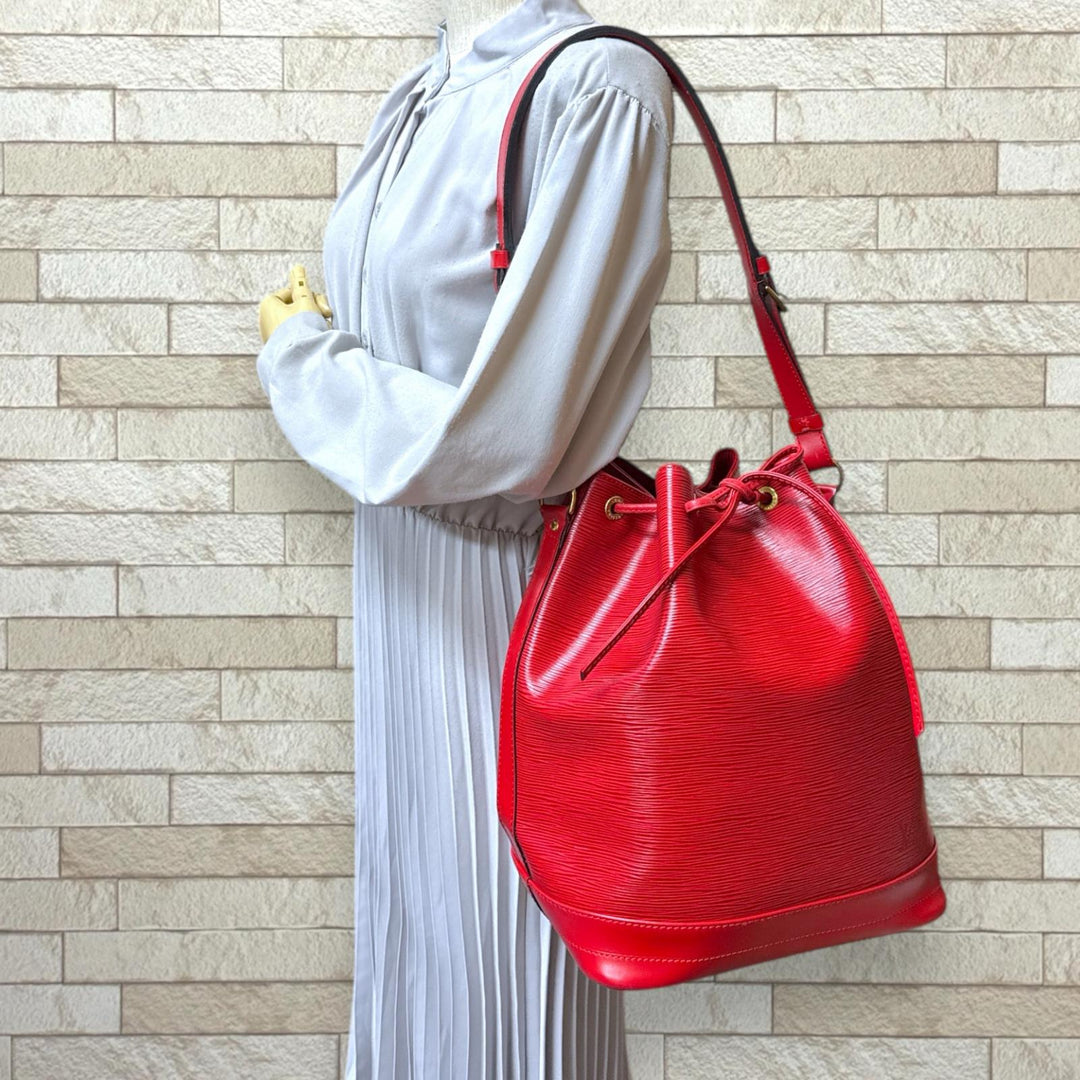 LOUIS VUITTON ルイヴィトン ノエ エピ ショルダーバッグ エピレザー