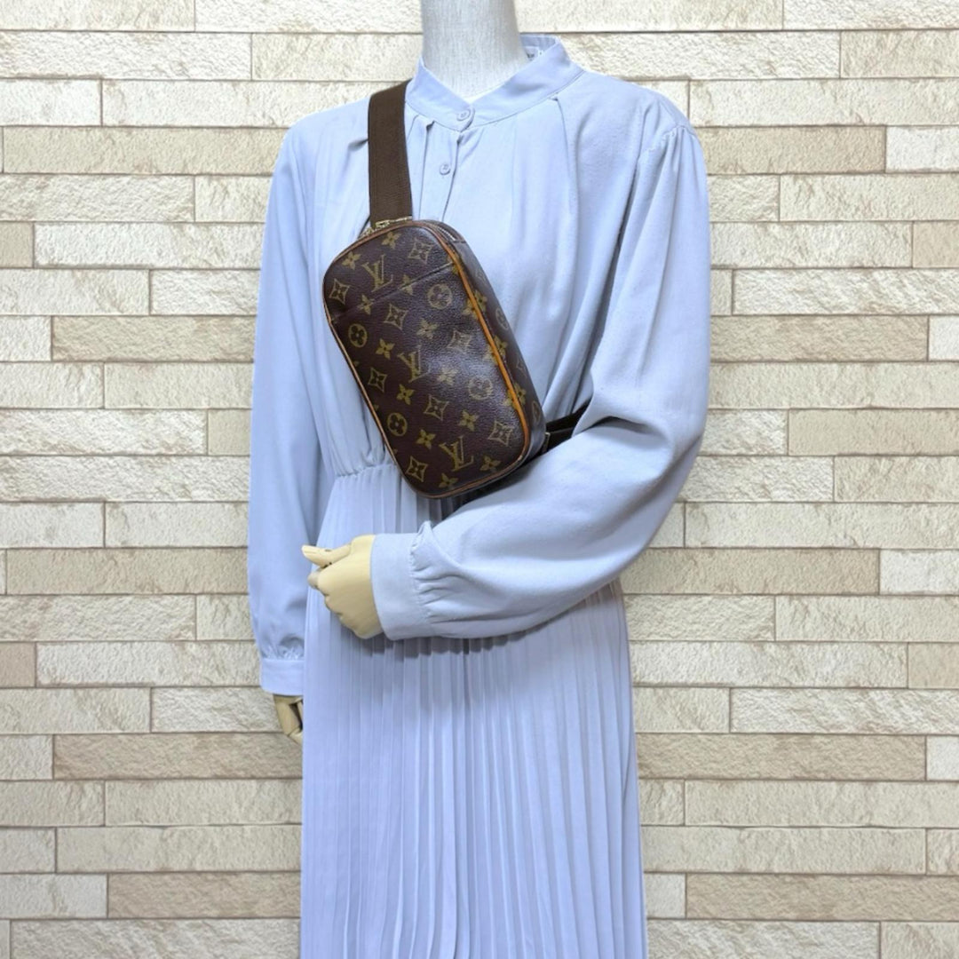 LOUIS VUITTON ルイヴィトン ポシェットガンジュ モノグラム ボディ