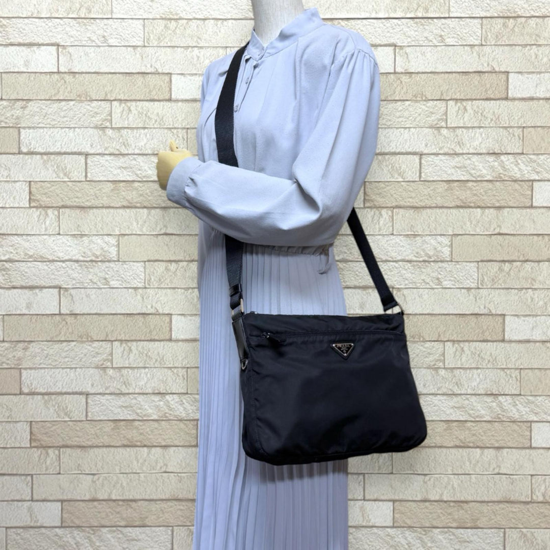 PRADA プラダ ショルダーバッグ ナイロン ブラック ユニセックス 中古