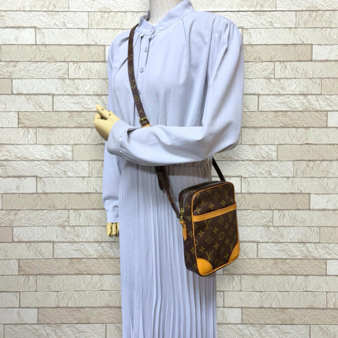 LOUIS VUITTON ルイヴィトン ダヌーブ モノグラム ショルダーバッグ