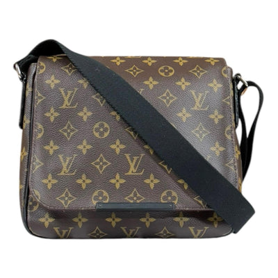 LOUIS VUITTON ルイヴィトン ディストリクトPM モノグラム・マカサー