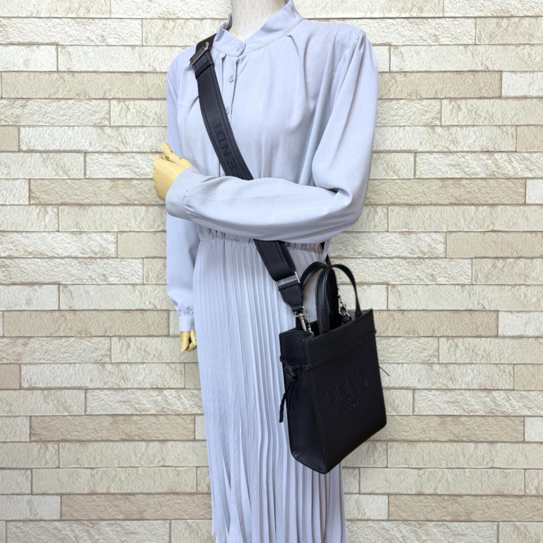 フェンディ ゴートゥーショッパースモール ショルダーバッグ レザー 7VA584 ブラック ユニセックス FENDI  中古 FENDI（フェンディ） ゴートゥーショッパースモール ショルダーバッグ