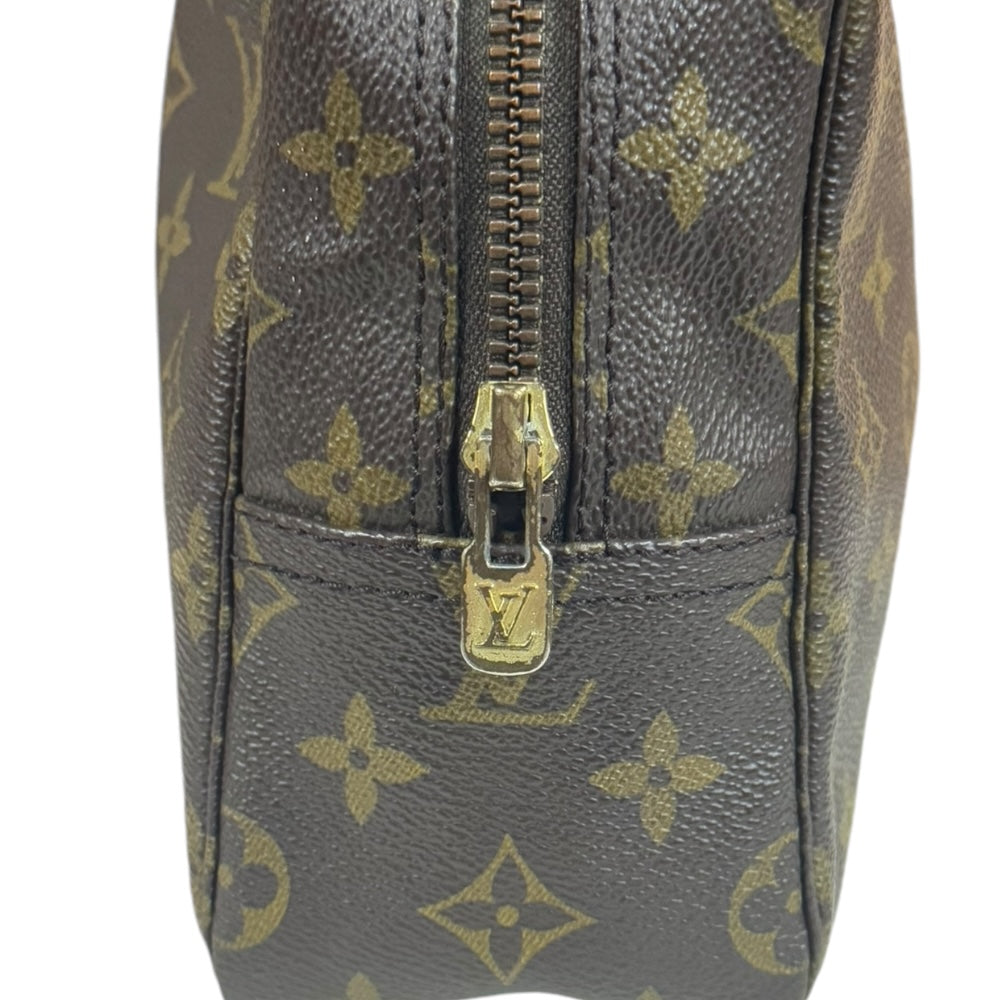 LOUIS VUITTON ルイヴィトン トゥルース トワレット28 モノグラム ポーチ モノグラムキャンバス レディース 中古 –  【公式】リサイクルキング オンラインショップ