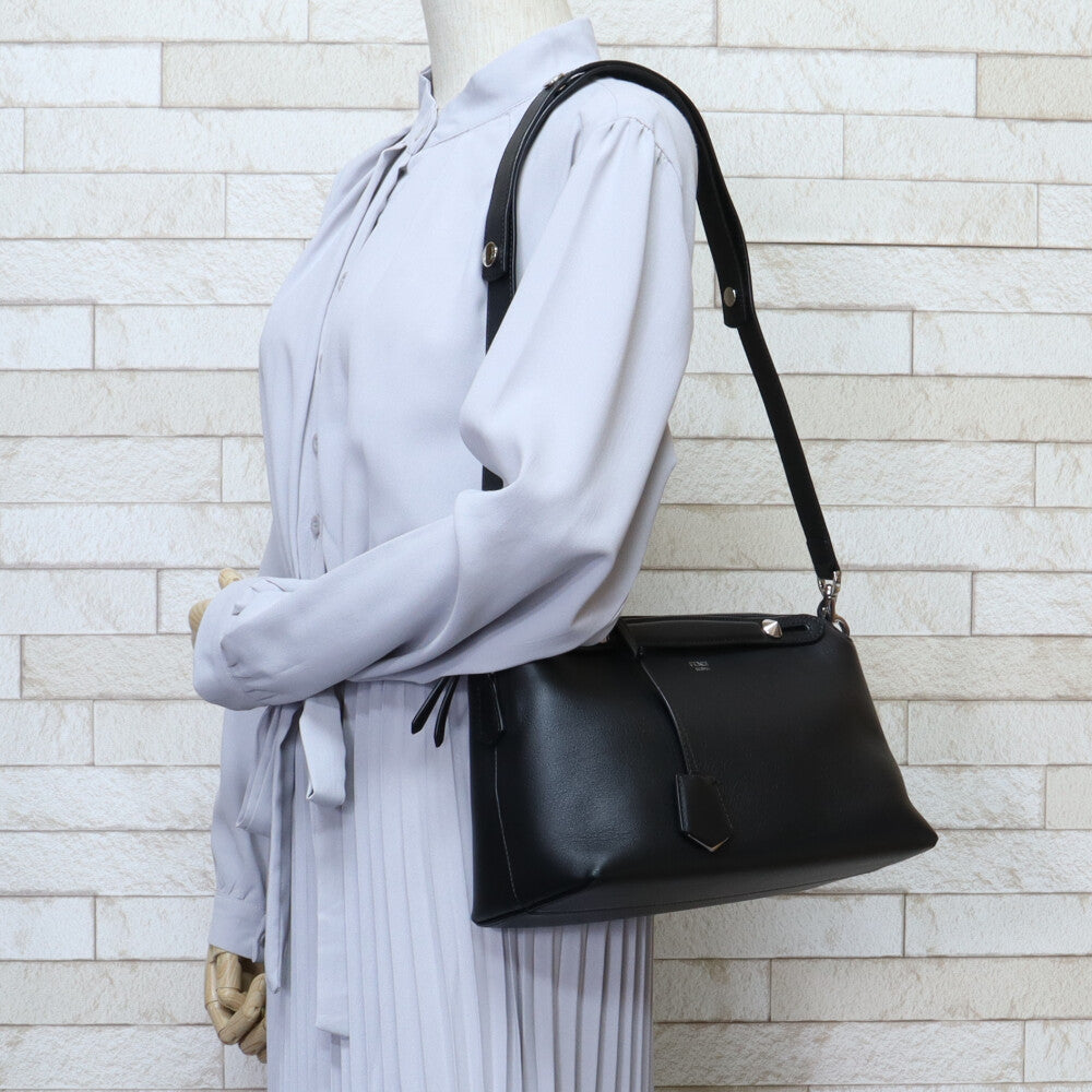 【FENDI】ブラックカラーアストラカンFUR&レザーバケットBAG30㎝美品 FENDI】ブラックカラーアストラカンFUR&レザーバケットBAG30㎝美品