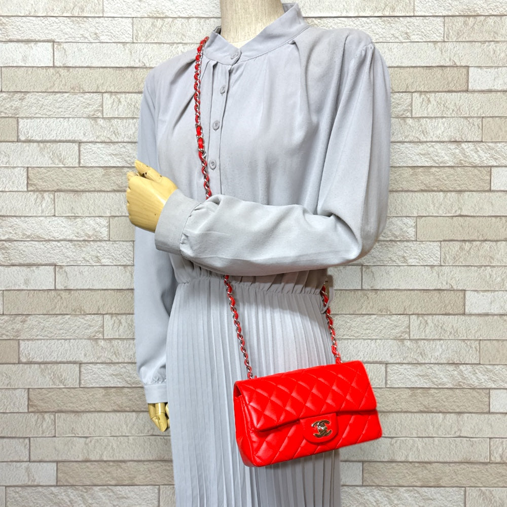 CHANEL シャネル ミニマトラッセ ショルダーバッグ レザー レッド