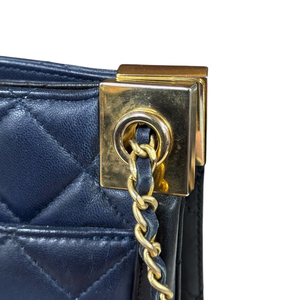 CHANEL シャネル ボーイシャネル ショルダーバッグ ラムスキン
