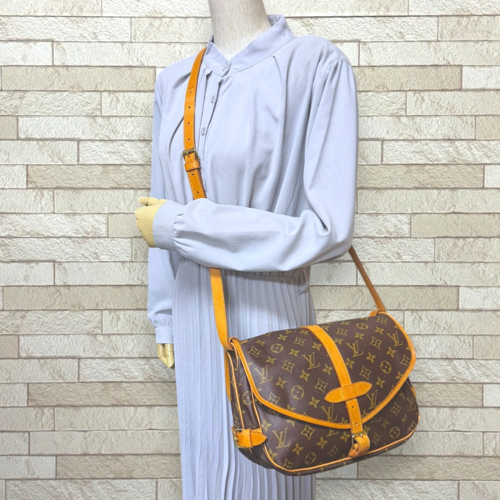 LOUIS VUITTON ルイヴィトン ソミュール30 モノグラム ショルダー