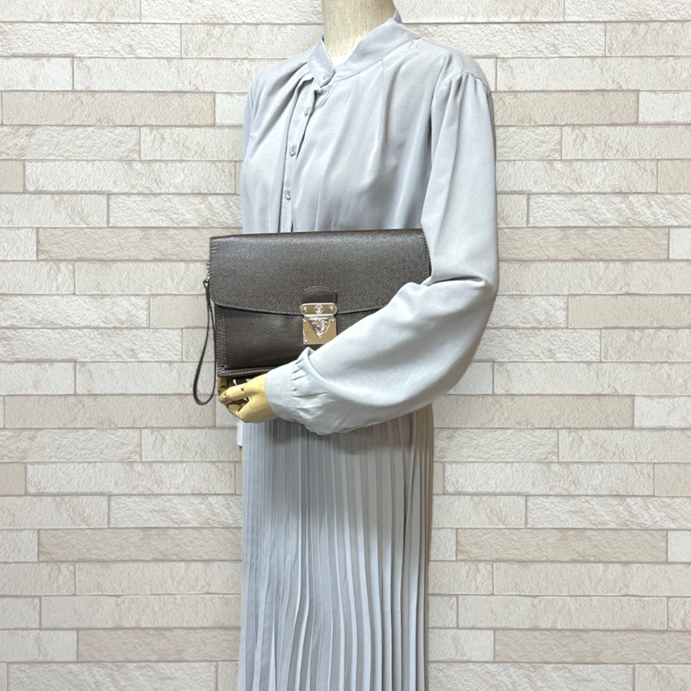 LOUIS VUITTON ルイヴィトン ベライヤ タイガ セカンドバッグ